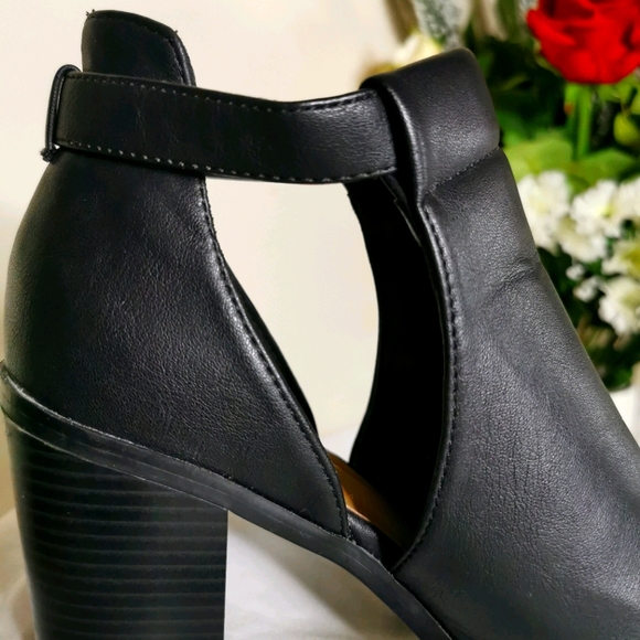 NWT Revamped boot - Picture 9 of 11